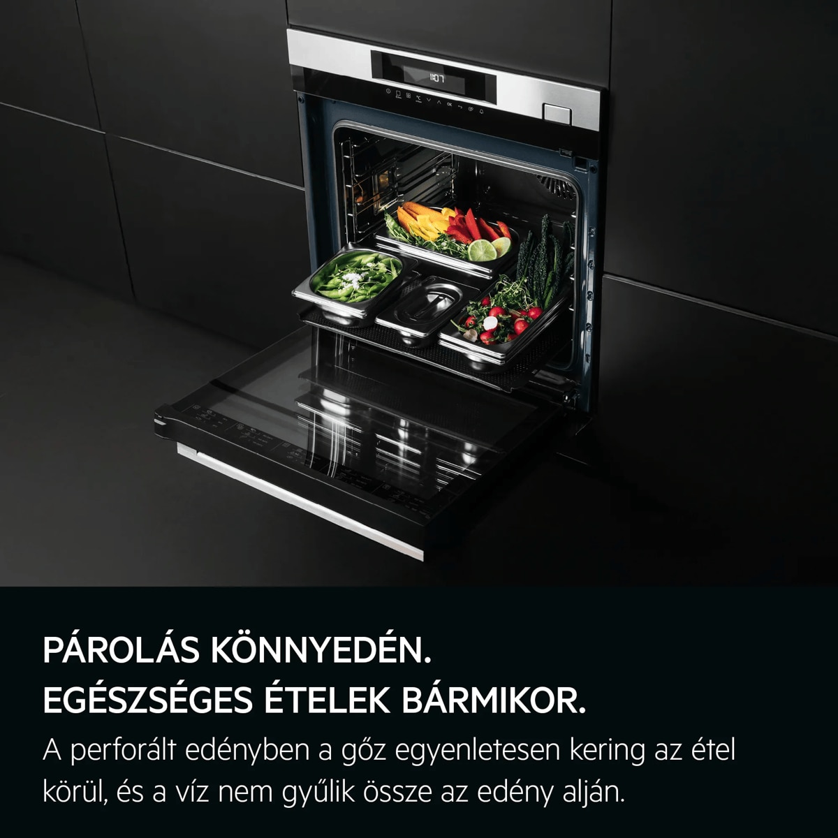 Párolás könnyedén. Egészséges ételek, bármikor. A perforált edényeken a gőz egyenletesen kering az étel körül, és a víz nem gyűlik össze.