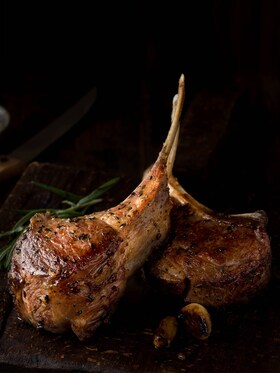 Ízletes, szaftos steak, gőzzel tökéletesen elkészítve